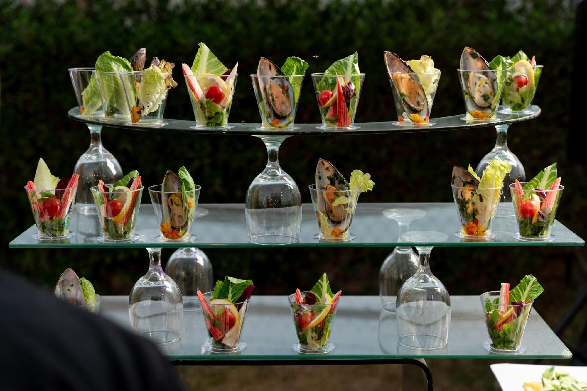 Sheraton Dammam Hotel & Convention Centre Екстериор снимка A selection of salads