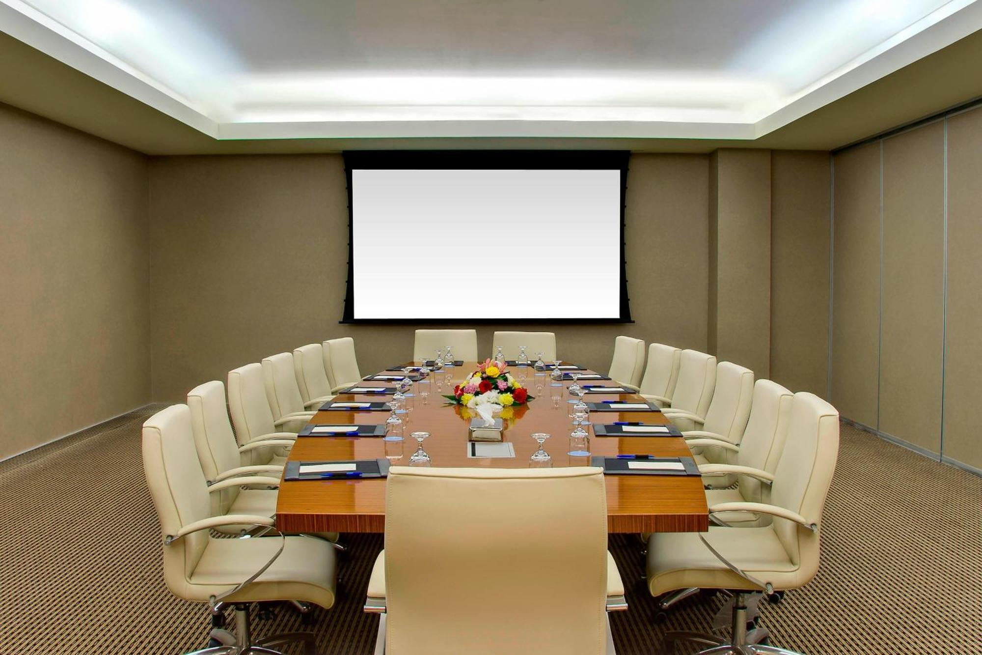 Sheraton Dammam Hotel & Convention Centre Екстериор снимка A boardroom