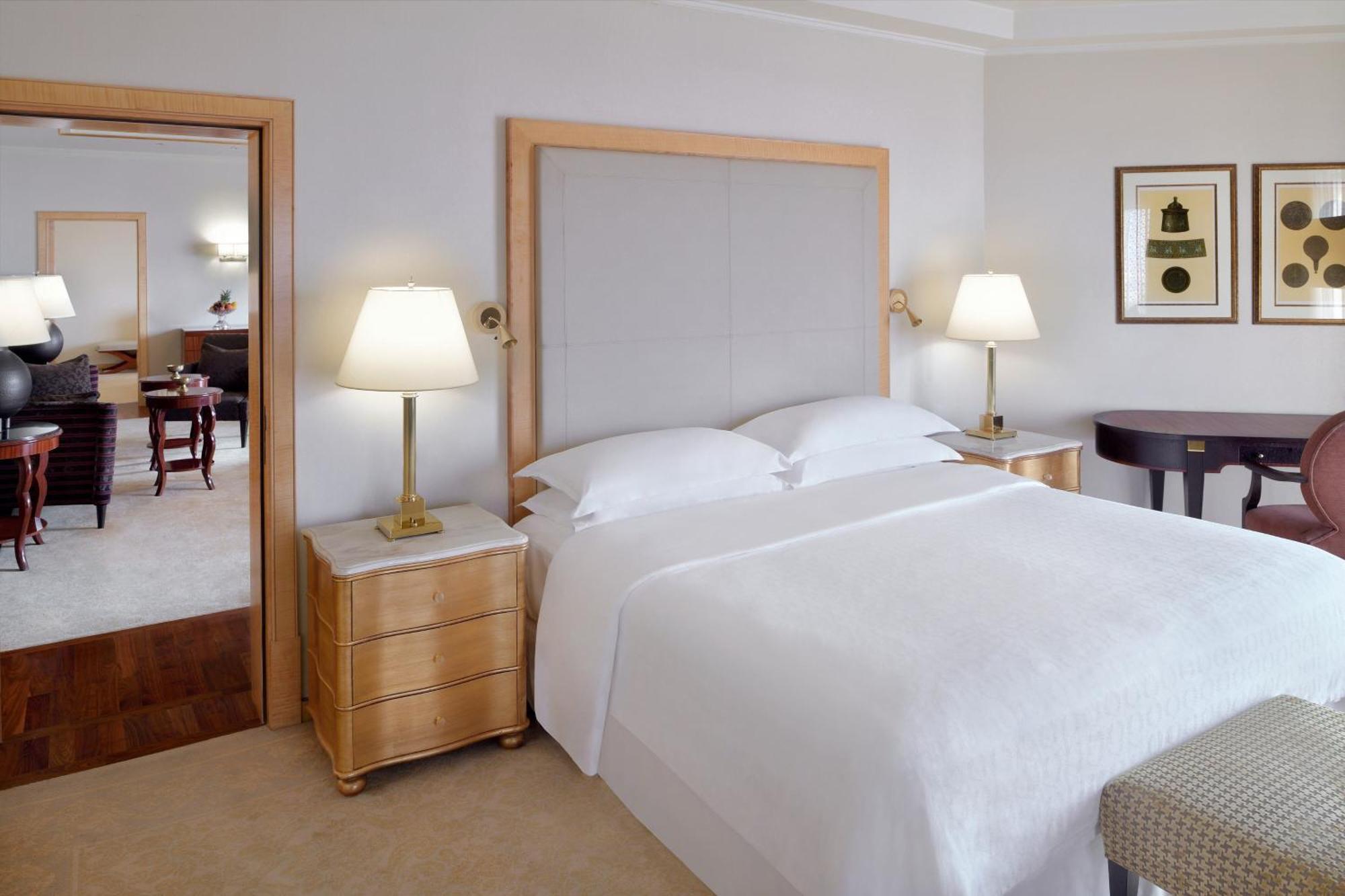 Sheraton Dammam Hotel & Convention Centre Екстериор снимка A bedroom at the Four Seasons Hotel