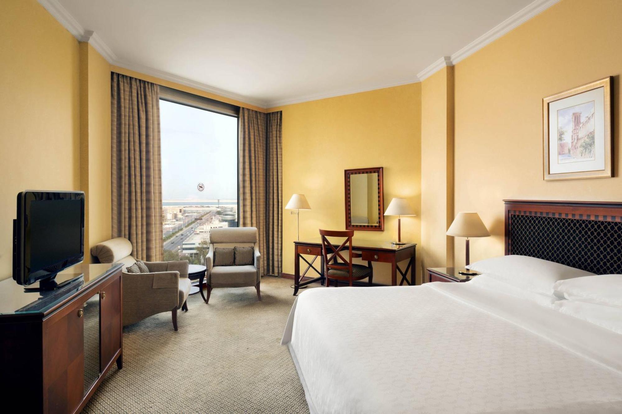 Sheraton Dammam Hotel & Convention Centre Екстериор снимка A guest room at the Hilton Athens