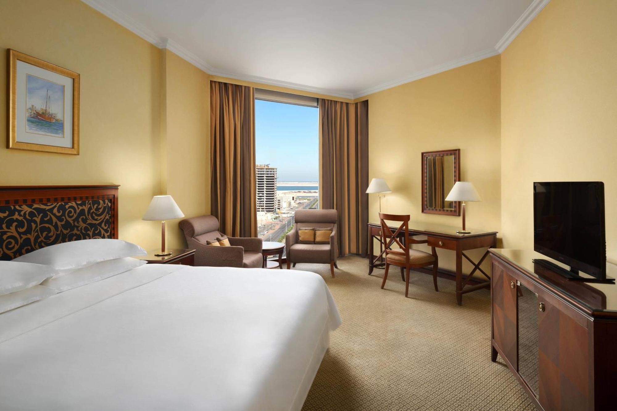 Sheraton Dammam Hotel & Convention Centre Екстериор снимка A guest room at the Hilton Alexandria