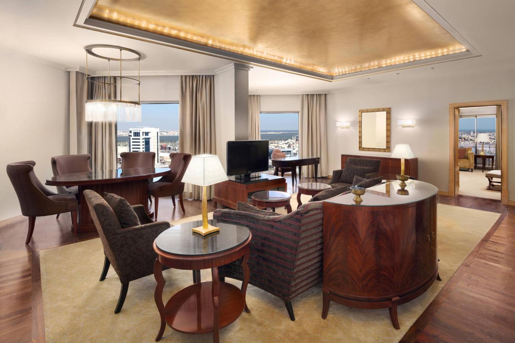 Sheraton Dammam Hotel & Convention Centre Екстериор снимка A suite at the hotel