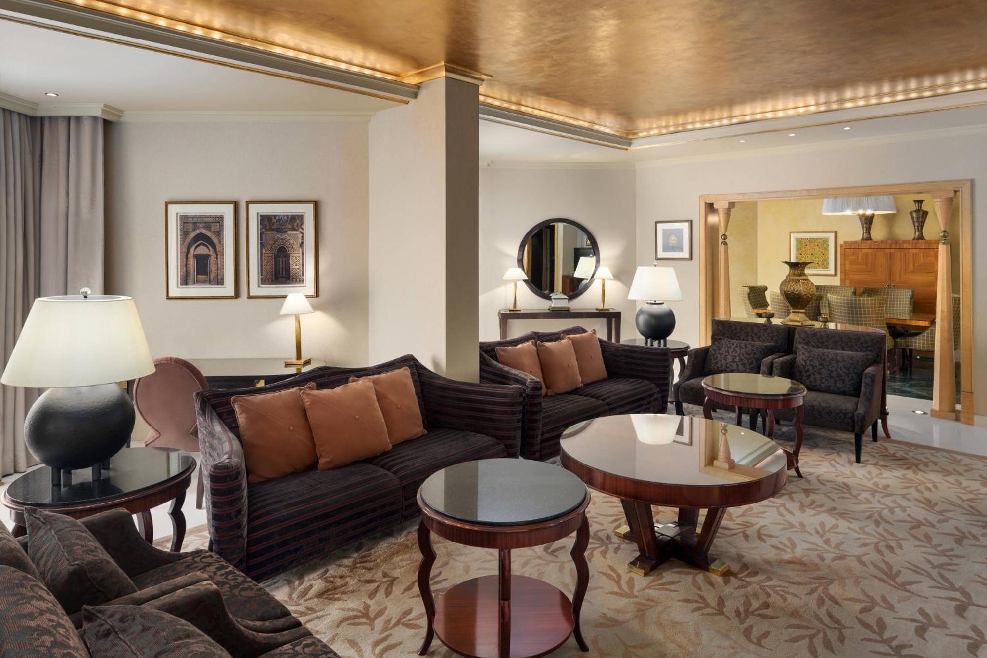 Sheraton Dammam Hotel & Convention Centre Екстериор снимка The Drawing Room