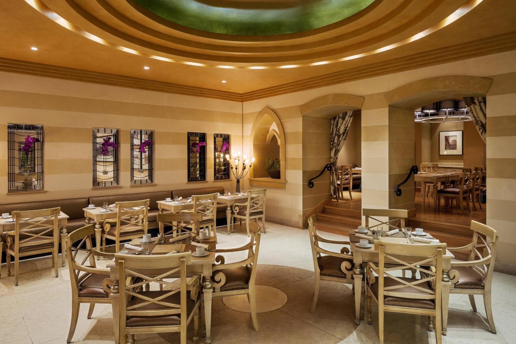 Sheraton Dammam Hotel & Convention Centre Екстериор снимка The interior of the restaurant