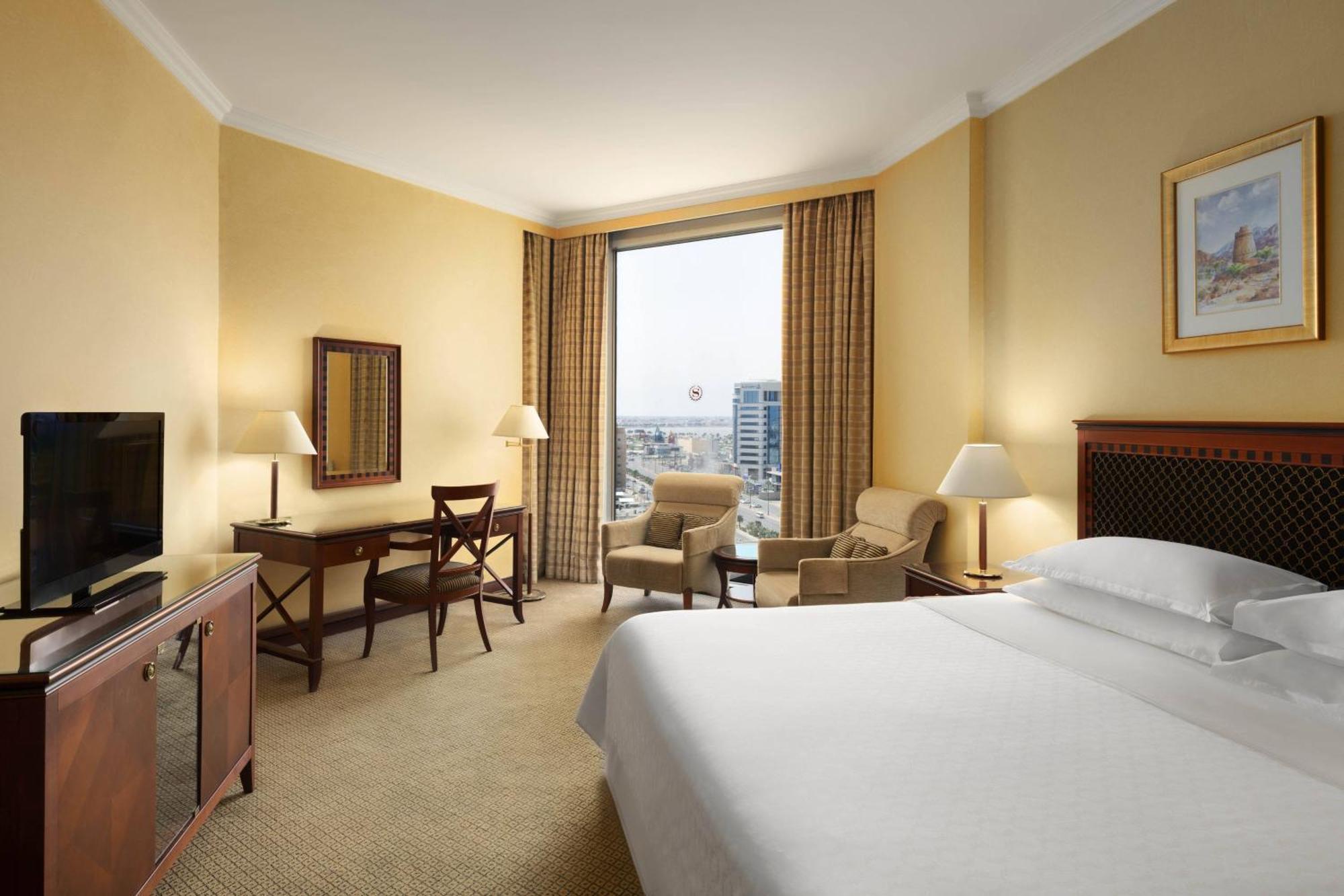 Sheraton Dammam Hotel & Convention Centre Екстериор снимка A guest room at the hotel
